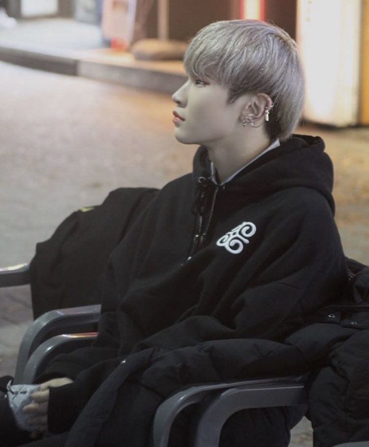 KingdomsPics's tweet photo. HOW CAN YOU BE SUCH A BEAUTIFUL LIKE REAL FAIRYTALE, Otter #Seogjun !?!?!?
#UnKnown #언노운 #kingdoms #oroute #킹덤즈 #오루트 #antares #because #안타레스 #비커즈 https://t.co/yIeyq8eY89