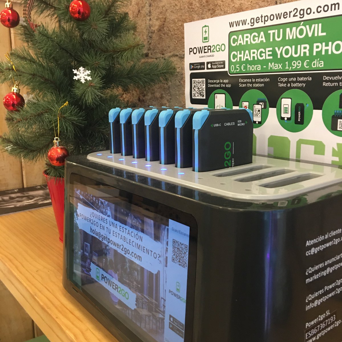Power2Impact's tweet photo. Get your Christmas present early. Enjoy a great discount if you promote your local business on our advertising screens this holiday season. Contact us at marketing@getpower2go.com for more information. 
#dooh #localadvertising #advertisement #Barcelona https://t.co/INv75j8Q8C