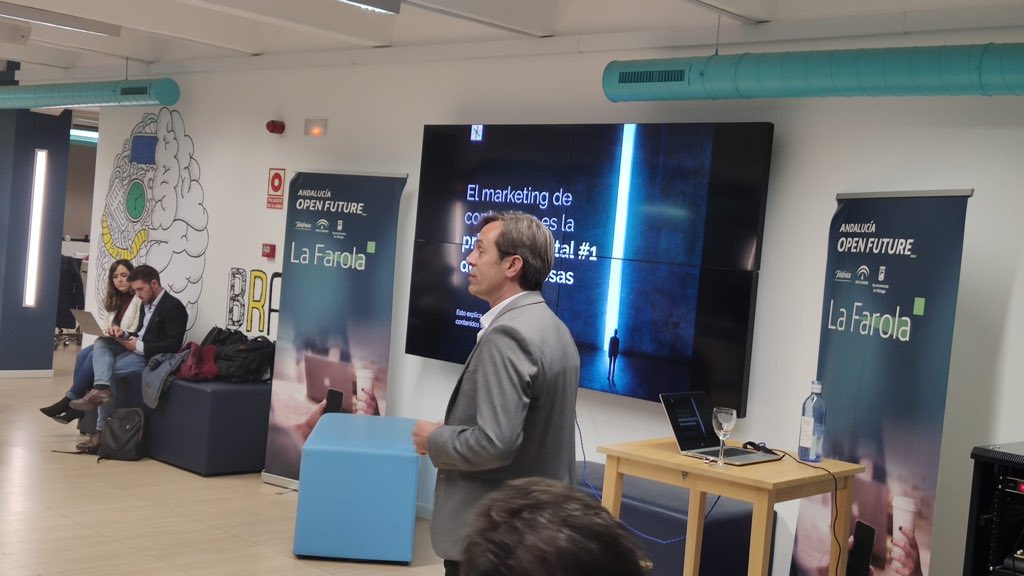 EncomendaVC's tweet image. Presentan las startups en nuestro #startupJump de Málaga. ¡Enhorabuena a todos!👏🚀💪 @OpenFuture_And @dayoneCABK