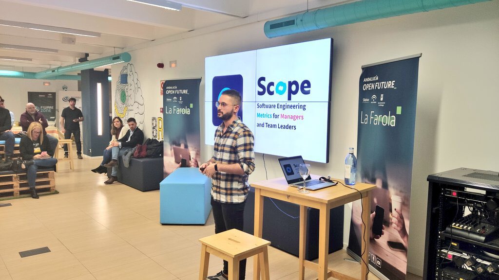 EncomendaVC's tweet image. Presentan las startups en nuestro #startupJump de Málaga. ¡Enhorabuena a todos!👏🚀💪 @OpenFuture_And @dayoneCABK