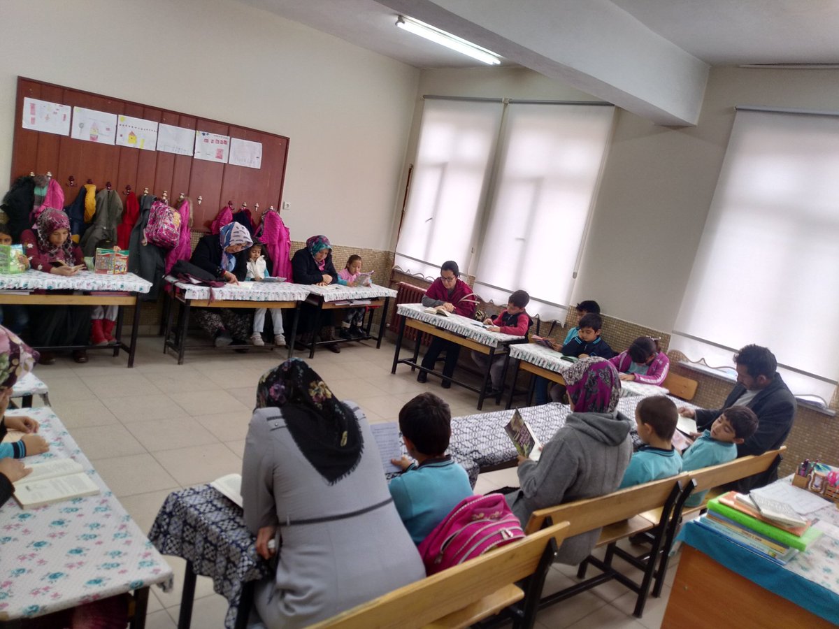 KokenMeryem's tweet photo. Okumak kadar ne okuduğumuzda önemli.Velilerim çocuk gelişimi üzerine kitap okuyorlar.
#BizeBirİnsanMektebiLazım #OkumaDavamız @ziyaselcuk @SeyitAliBuyuk @OkanTekkalan @KarapinarMEM @ibrahimOnal84 @MustafaSAKARYA @myilmaz2023 @konyamem @servetal61 @MustafaKurt2016  @konyailmemarge https://t.co/OKkAmnVOXp