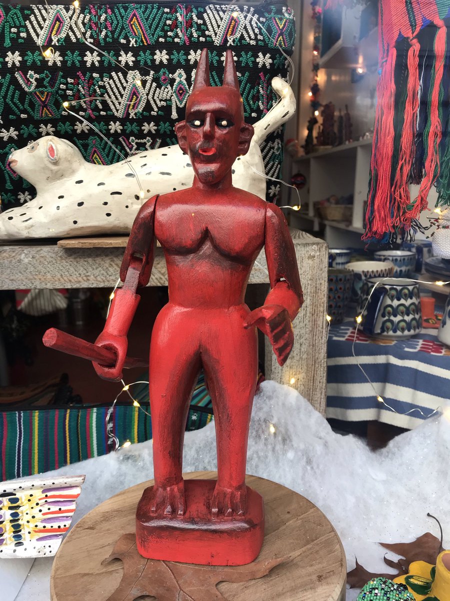 TiendEsquipulas's tweet photo. Trop difficile de venir au magasin à Montmartre à cause des #grèves ? Nos pièces uniques sont en ligne et livraison express !   - https://t.co/JGyy1qO41R @U2P_france @U2P_IDF @alaingriset https://t.co/fHXl55GRkY