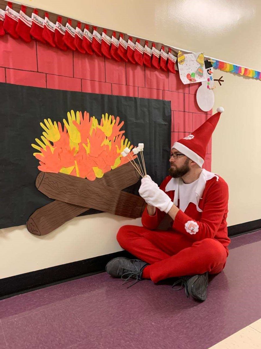 Chandler_TV's tweet photo. LOL: The @UCPS_MonroeNC Kensington Elementary Principal Terry Vaughn is spreading holiday cheer as the school’s real-life #ElfOnTheShelf!

Check out the photos 😂 @WBTV_News @AGHoulihan https://t.co/cJdbnTPKmm