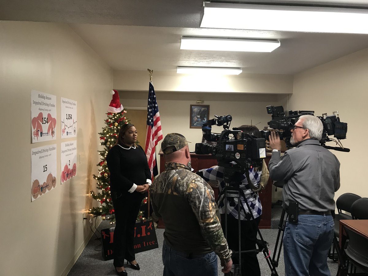 511PAPittsburgh's tweet photo. PennDOT and safety partners teamed up today with a magisterial district judge to warn motorists of the consequences of impaired driving ahead of the holiday. Just one poor decision can negatively impact plenty of live. Plan ahead. #DriveSober #OperationSafeHoliday https://t.co/M18MzT6hCq