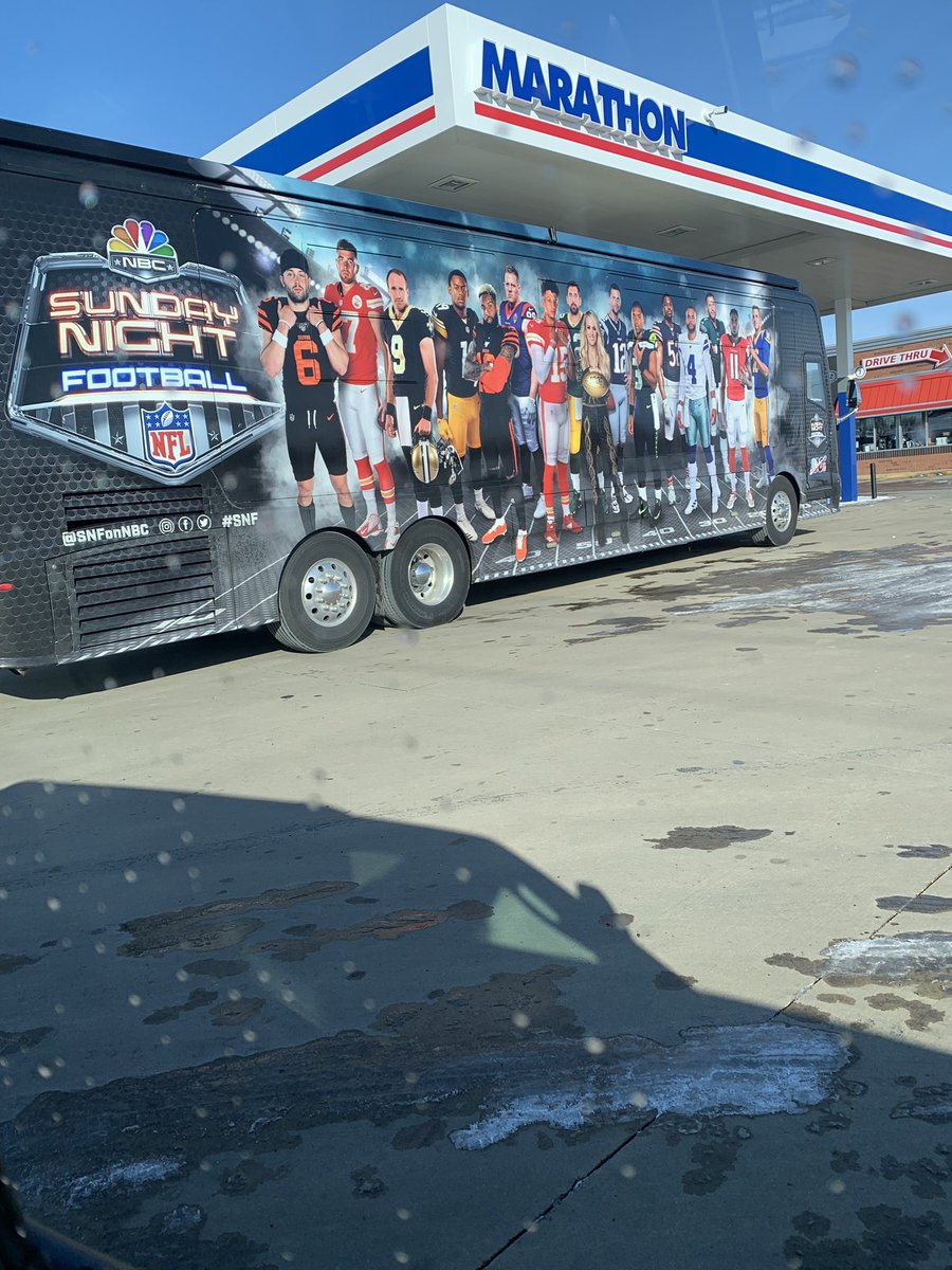 msodo's tweet image. Pretty sure this is the football guys equivalent of seeing a bald eagle while hiking in the mountains.  #blessed @PardonMyTake