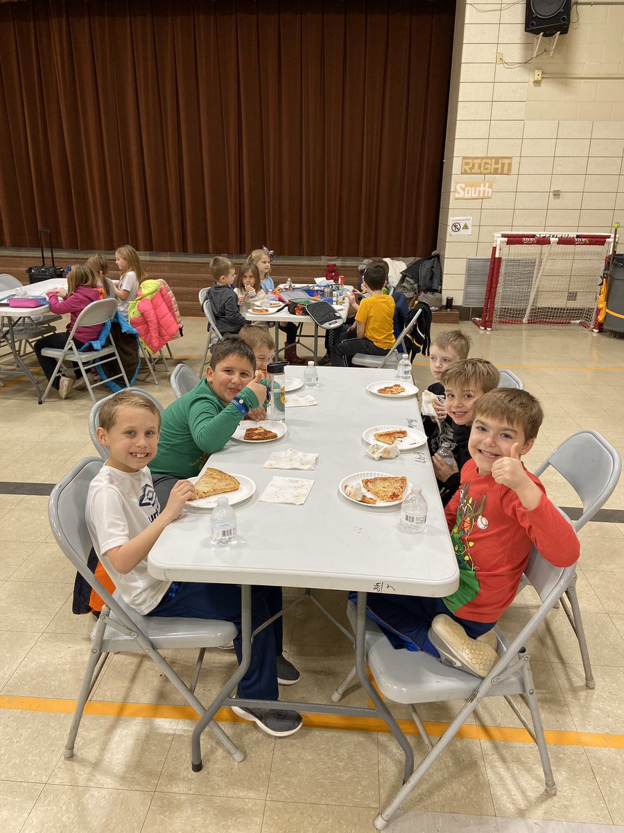 SpringsPrimary's tweet image. Pizza and slime making party last week at Springs!