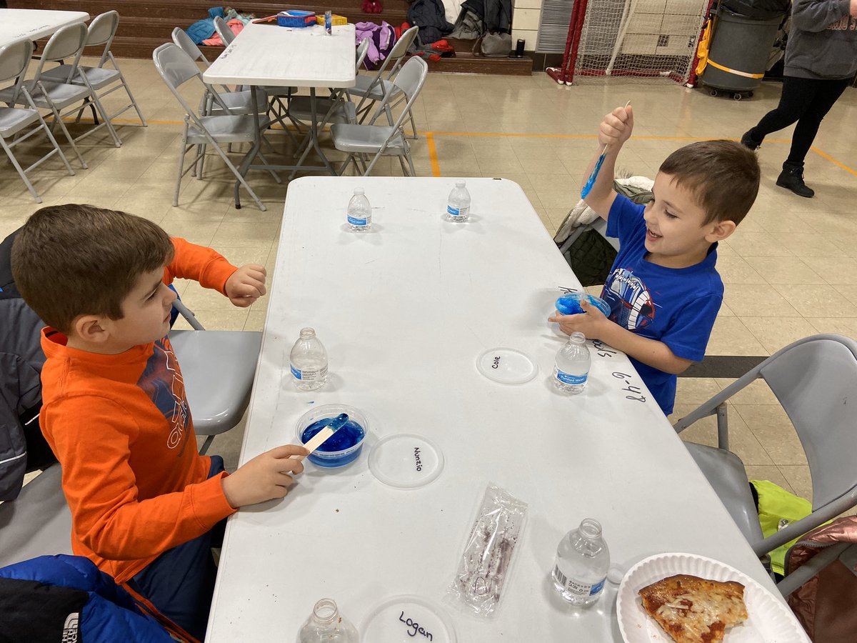 SpringsPrimary's tweet image. Pizza and slime making party last week at Springs!