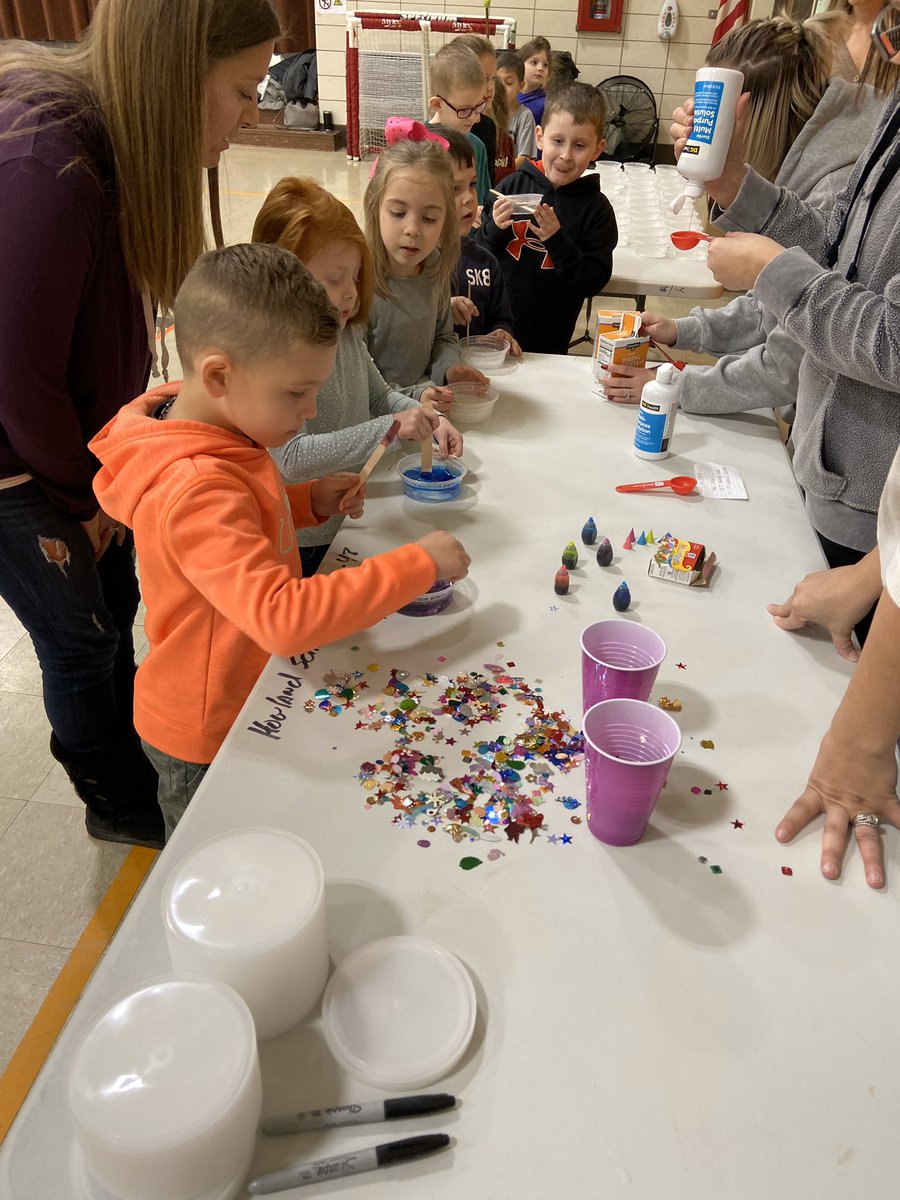 SpringsPrimary's tweet image. Pizza and slime making party last week at Springs!