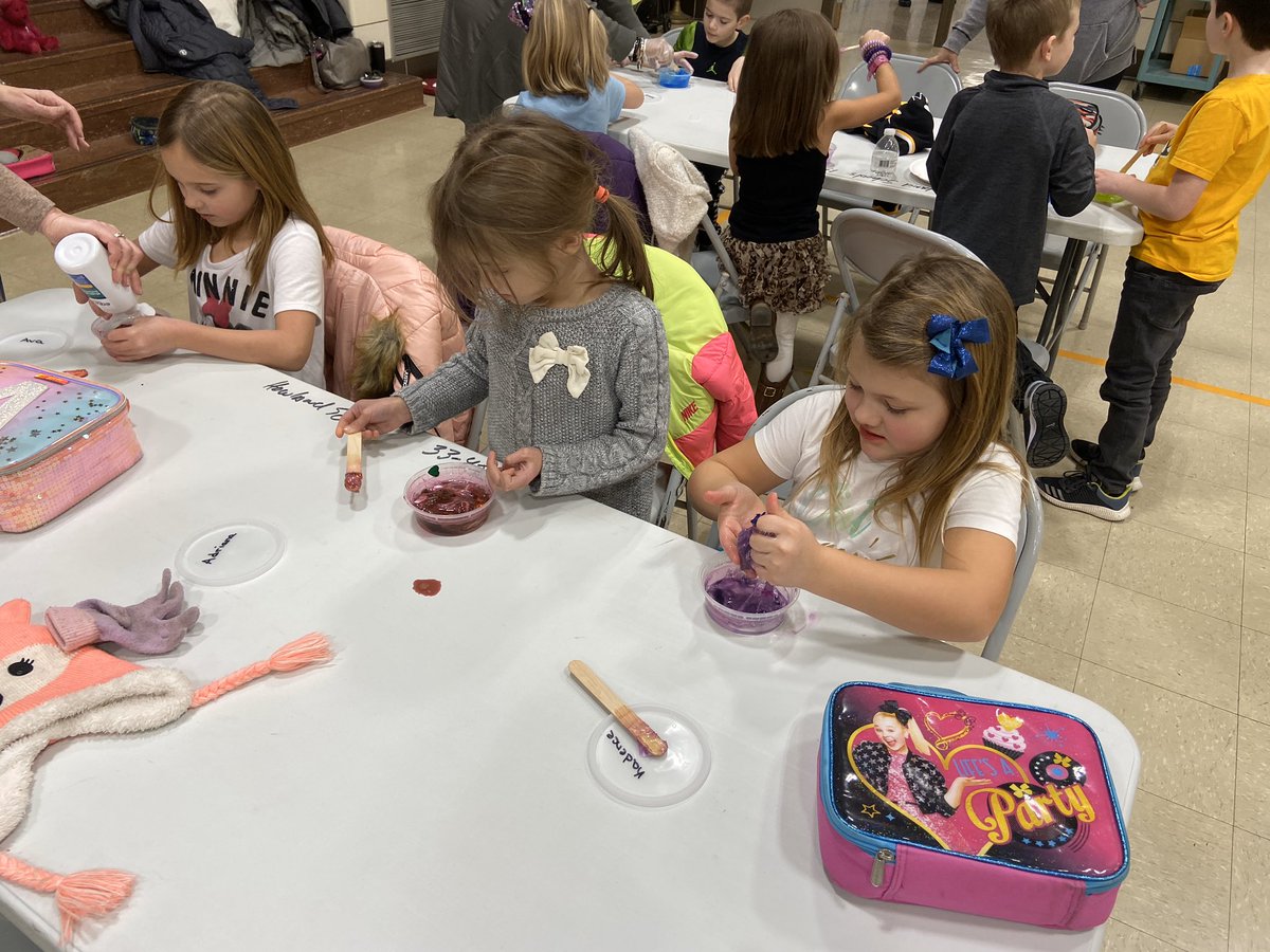 SpringsPrimary's tweet image. Pizza and slime making party last week at Springs!