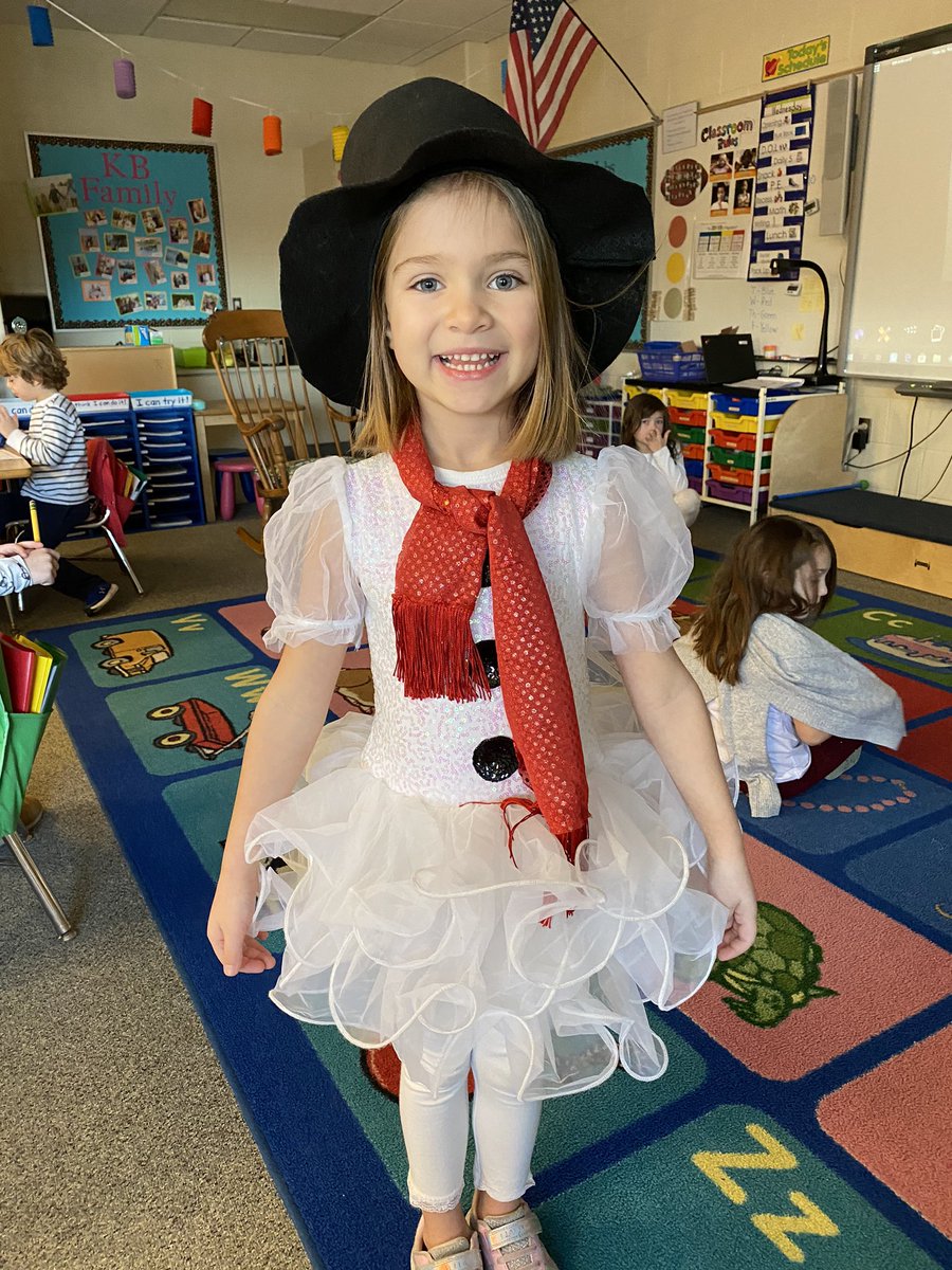 MrsBurnsKB's tweet photo. It was Snowman Day at HES!  @MrsBurnsKB @heartlandhawks https://t.co/HaqdVwYlA5