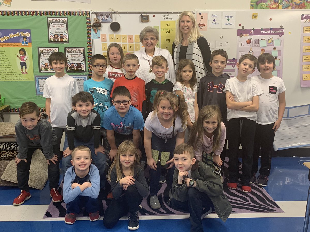 Celebrating our beloved Doris King today. Wishing her all the best in her retirement. SESD was blessed to have had your service for the past 31 years!@FawnArea <a href="/SESDRAMS/">SouthEasternSD</a>