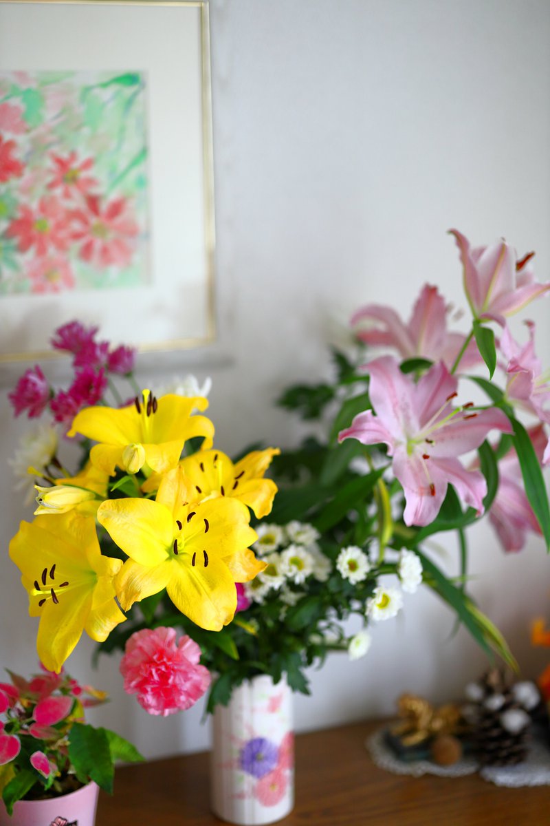 Uzivatel 浜ゆう Na Twitteru 冬の今 我が家の玄関が一番綺麗 ユリ 菊 カーネーション 花瓶花 玄関花