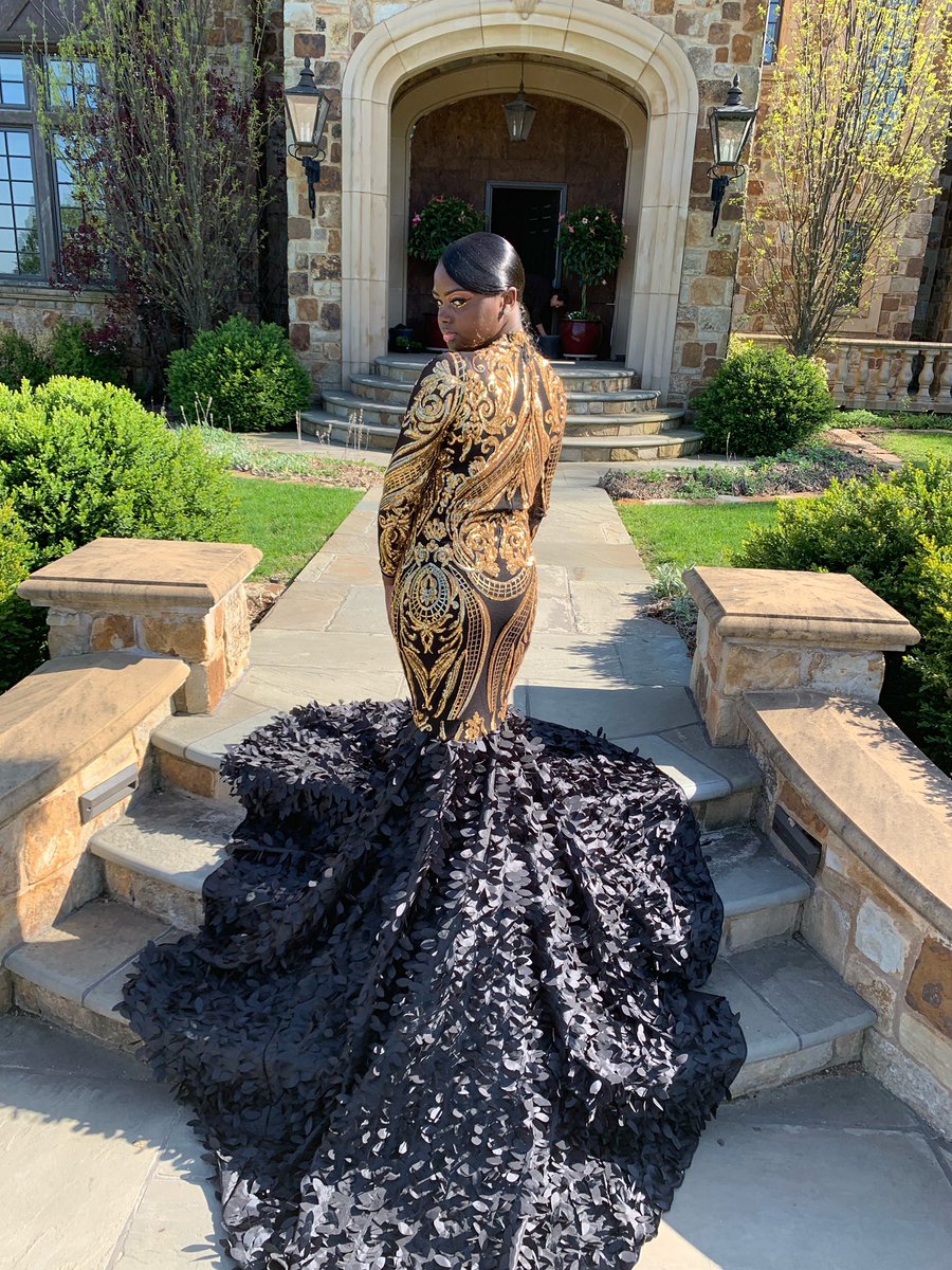 amiremexoxo's tweet photo. I am selling my prom dress ๐ค dm me if interested !!! #promdressforsale #prom2k20 #prom2k19 https://t.co/5o2DldmUga