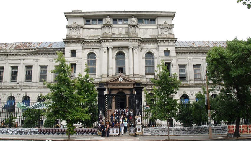 Médicos cubanos: Consejo Directivo Central de la Udelar considera que los resultados de las pruebas que rindieron «no arrojan dudas sobre la idoneidad de los profesionales evaluados para las tareas que desempeñan en el Hospital de Ojos». Vea resolución:  cutt.ly/frwdV0e