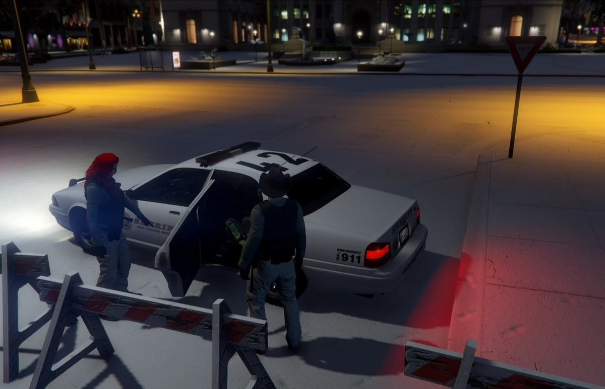 lspdlssdnamless's tweet photo. @69rollenspiel Tom hatte sein ersten Einsatz heute er ist aber immer noch Rekut #Namless #GTANamless #GTA #GTAV #Lossantos #RP #Twichtlive #Twicht #Flora2105 #SD23Richter
#SDLucyCastle #LSSD #LSPD #PD https://t.co/5WKrtzschb