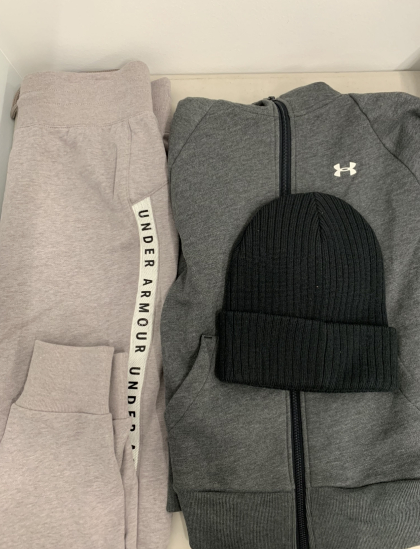 SinBin_Sports's tweet photo. Congratulations Jennifer Laurie (@bradzbride)! You have won yourself the Under Armour woman’s package!

Want additional entries into our next 6 draws, including the Edmonton Oilers tickets? Like and Retweet this post!

Tomorrow’s winner will receive our Gongshow package! https://t.co/TQfADGxgQe