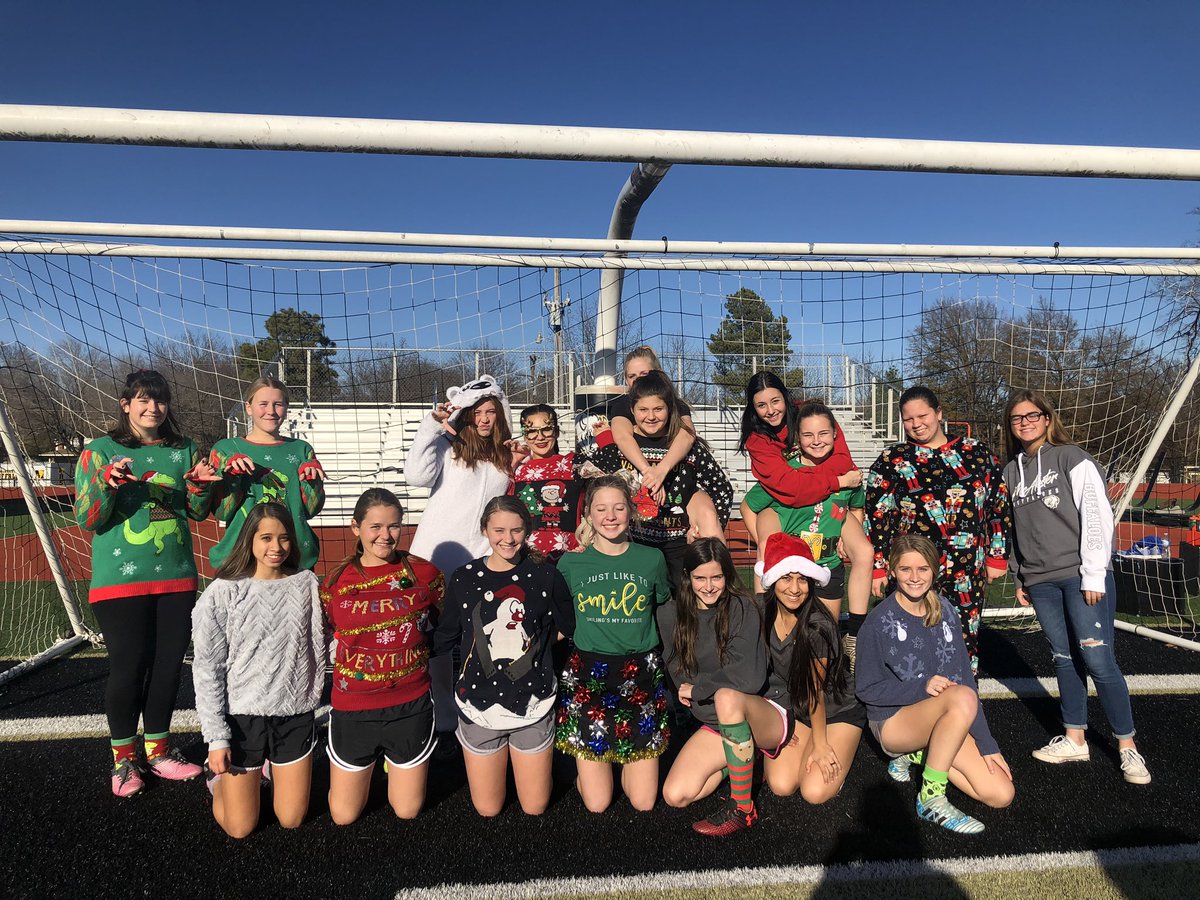 MHSSoccerBuffs's tweet photo. Last practice of 2019! #Christmaspractice #uglysweaters https://t.co/FWqT5lqS5Y