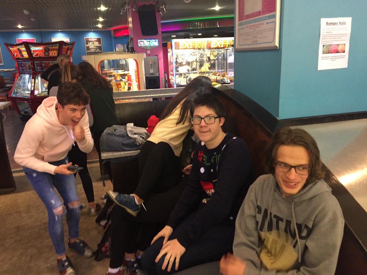 redeptsjs's tweet image. This evening our Senior Pioneers had a very successful trip along with @AcademyDgn  to Belfast Christmas Markets followed by bowling. Lots of fun and new friendships made. #pioneers @SJS41