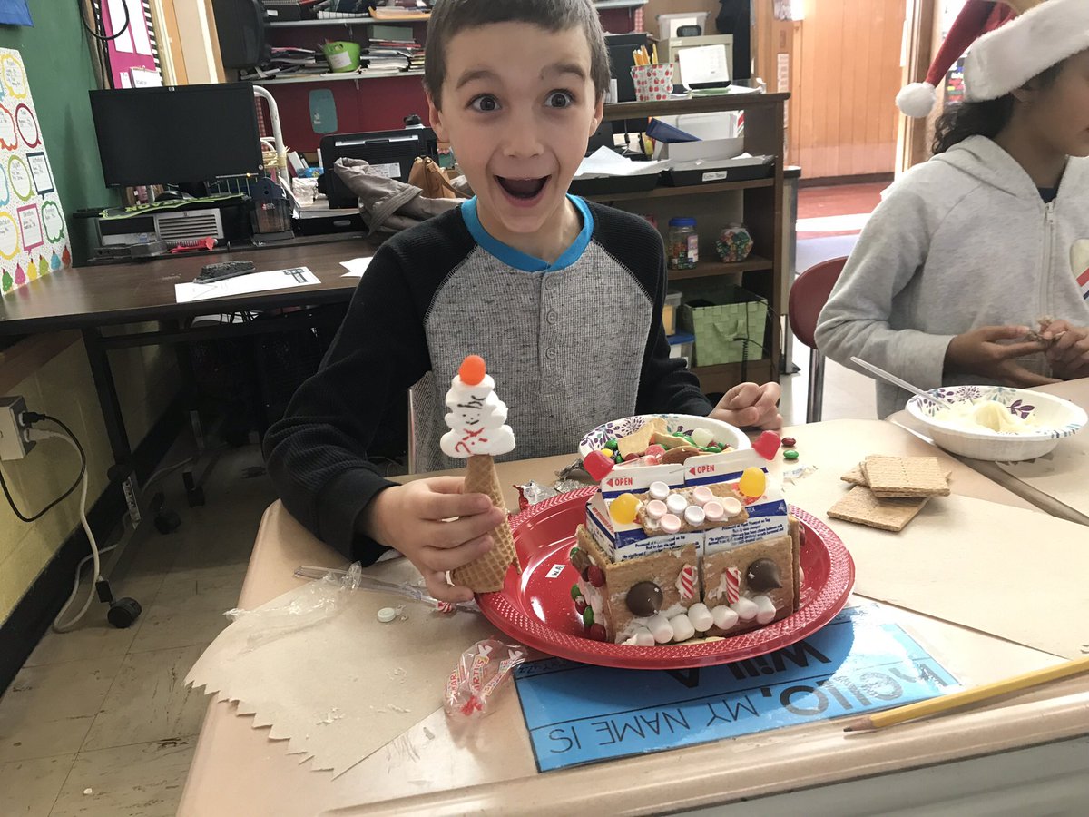ms_natale24's tweet photo. We had the best time making gingerbread houses! https://t.co/2Cq5drl5HG