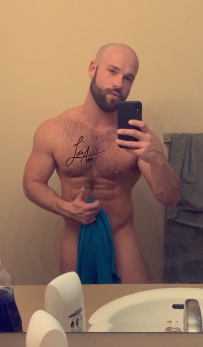 Fresh out of the shower 😜 https://t.co/zT1TeIU1sl<a href="/tag/humpday"class="tags"><span>#humpday</span></a>