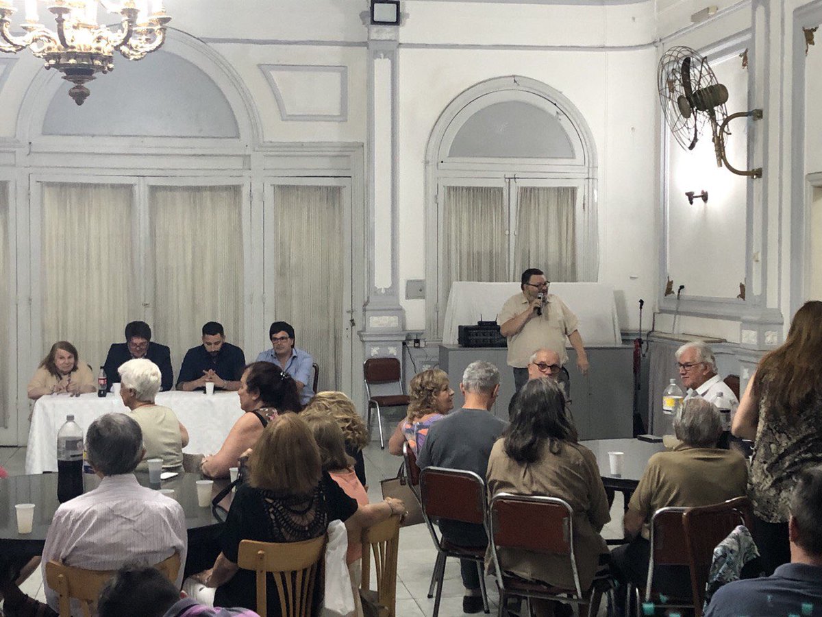 MGuouman's tweet photo. En la comuna 7 nos encontramos con vecinos, militantes y amigos para celebrar los logros de este 2019 y para diseñar juntos los desafíos que queremos asumir para construir juntos una ciudad moderna y de iguales. Gracias @AlejCaracciolo por la invitación! https://t.co/erAee5nF6C