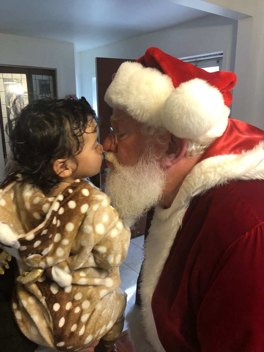 CoachScottbase's tweet photo. I saw my Granddaughter was kissing Santa Claus did Mommy @jennahillmann see that? https://t.co/xPV4RLMad7