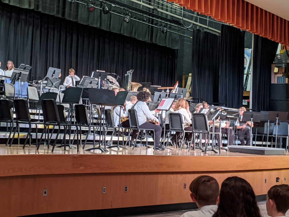 NAMSChorus's tweet photo. All ready for the band concert!  Break a leg everybody!! #KKidsRock  @nams1617 https://t.co/FXA8BHCBWQ