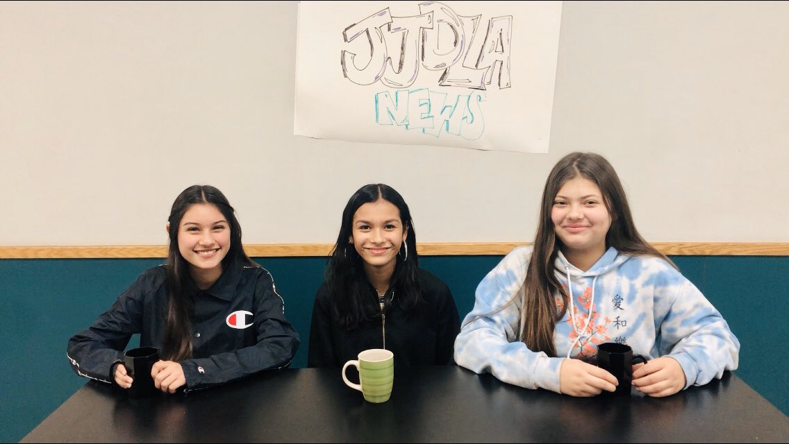 dialys_riley's tweet photo. Mance Park 8th grade students tackle their forecasting project with gusto!! Stay tuned for their awesome videos on weather! #rileynerds #mpmsscience #buildingchampions @M00R35C13NC3 @campbellcrew90 @dr_mina2 @m_lahey https://t.co/TjNp3xLsQ0