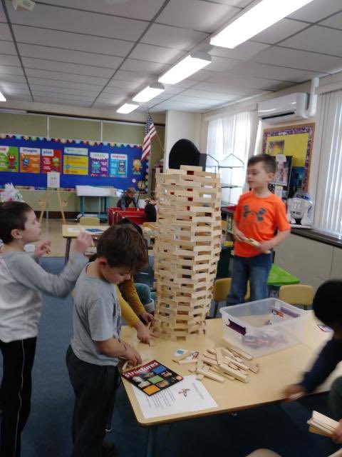 SpringsPrimary's tweet image. Makerspace fun!