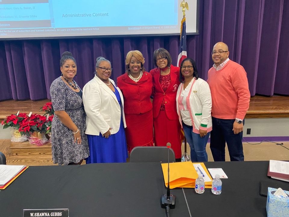 ZetaPhiBetaCols's tweet photo. Our Sister Greek, W. Shawna Gibbs of Delta Sigma Theta Sorority, Inc., was honored for her 13 years of service on the Columbus City School Board! Congratulations! #NPHCColumbus #NPHCUnity #Service #ZetaPhiBeta #DeltaSigmaTheta https://t.co/wpk0xIzYXW