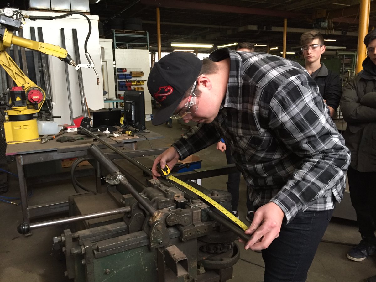 andrealdailey's tweet photo. Students building relationships with local businesses and also building a new frame for their electrical car which will race in May at Waterloo University! @OakTrafalgarHS https://t.co/4VuhWUurPM