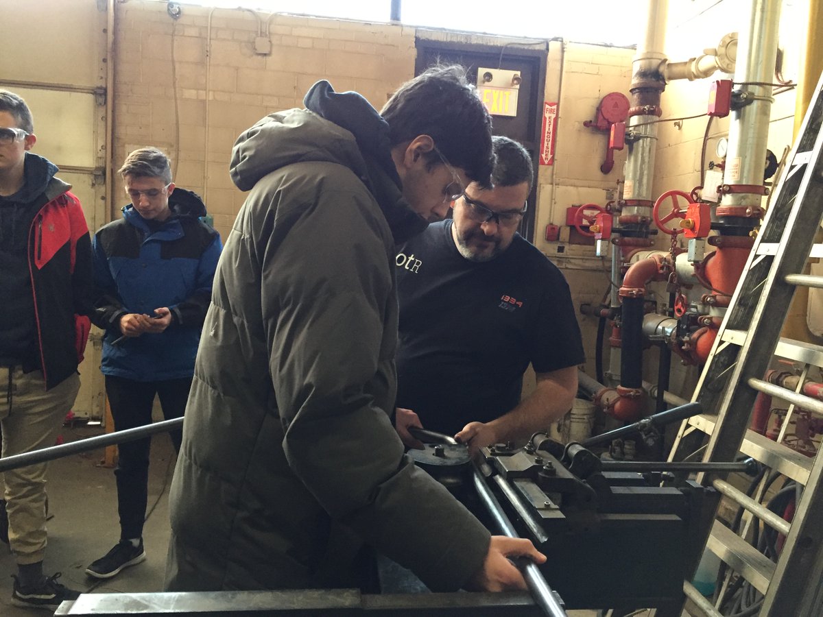 andrealdailey's tweet photo. Students building relationships with local businesses and also building a new frame for their electrical car which will race in May at Waterloo University! @OakTrafalgarHS https://t.co/4VuhWUurPM