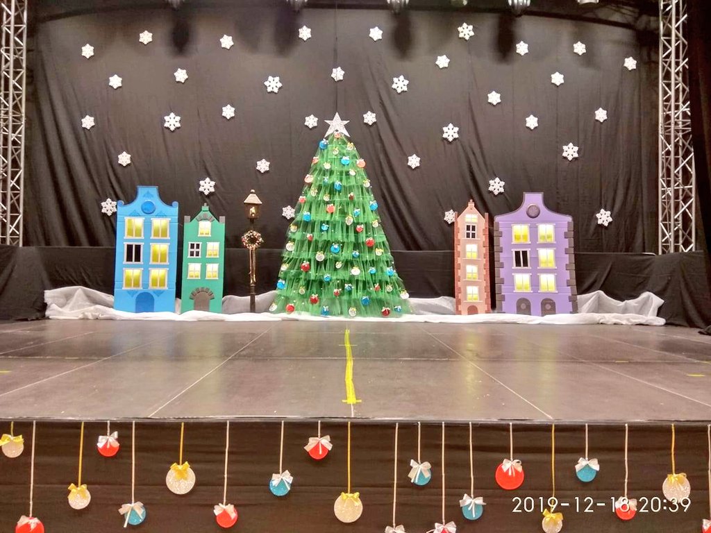 heritage_clubs's tweet photo. Tomorrow is the big day for us at @HIS_Moldova, and we need your support🤗
#tomorrowisyourday #craftspeople #Creativities #ChristmasTree #heritagemd #Smile #MerryChristmas
#extracurricularactivities https://t.co/x0RQt4OAde