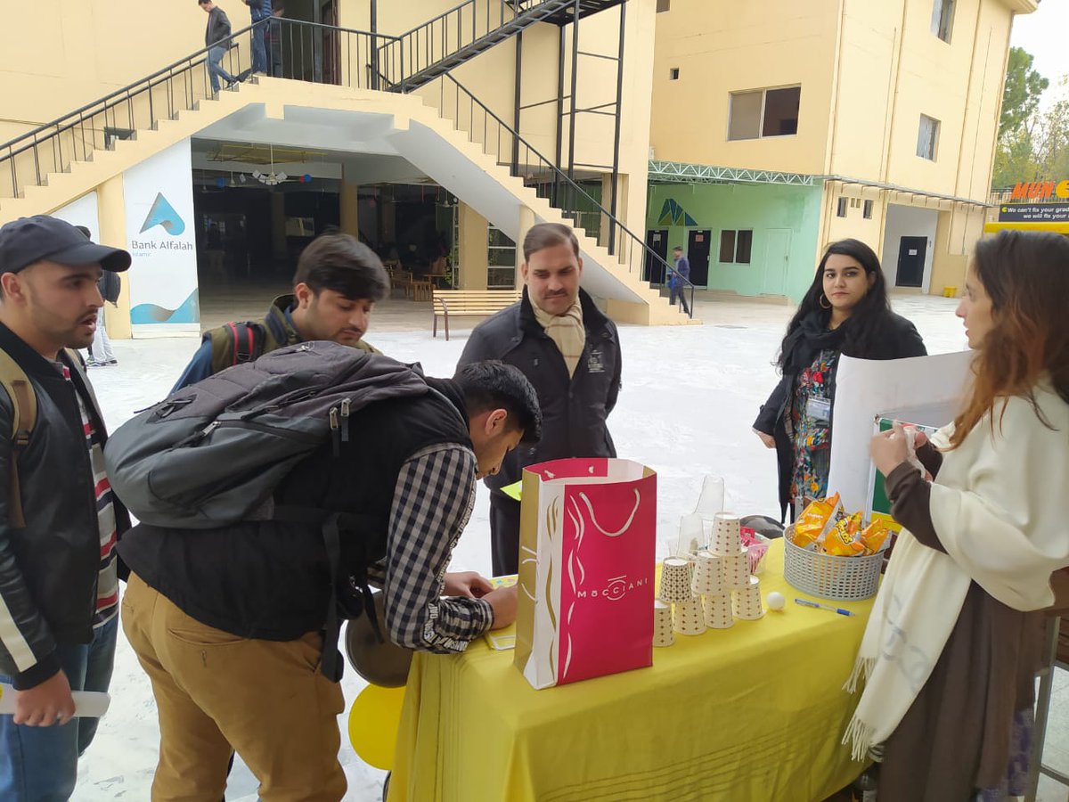 KKhilao's tweet photo. In our second day of campaign at Bahria University, the faculty and executives actively participated by donating food and showed their support for the cause.

Also join us on FB &amp; Insta @ kkhilao

#KhaoAurKhilao #foodwaste #sustainableliving #nowaste #futureoffood #pakistan https://t.co/h62KQGuUDv