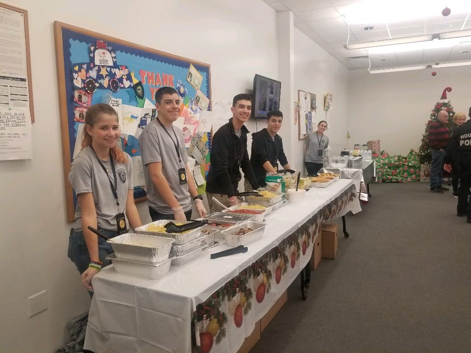 HPD_Explorers's tweet photo. Grateful for South Central Explorers for not only showing up being dedicated to the program, but staying after hours to volunteer their time for our inner city youth whom we serve! #southcentral #christmasextravaganza #HPDExplorers https://t.co/0oGBUJ2aah
