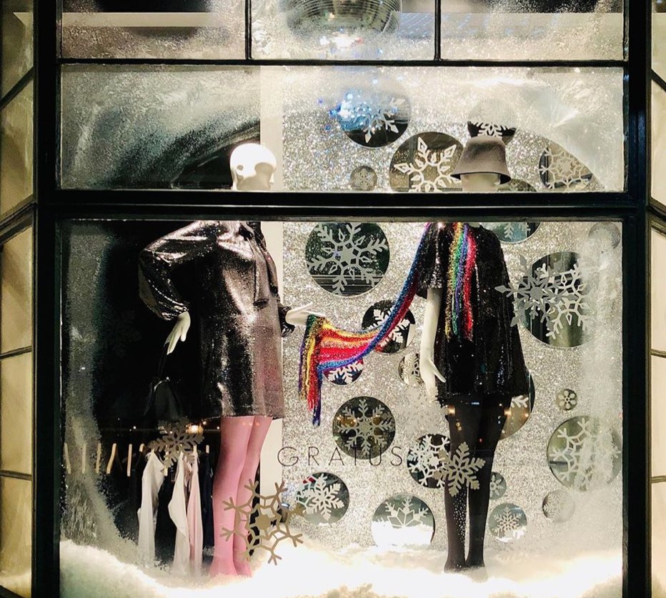 gratusbh's tweet photo. Sparkle ‘N Ice &amp; All Things Nice. 
Gratus 2019 Holiday Windows In Full Effect. ❄️❄️❄️ https://t.co/YsHx6oqZKo