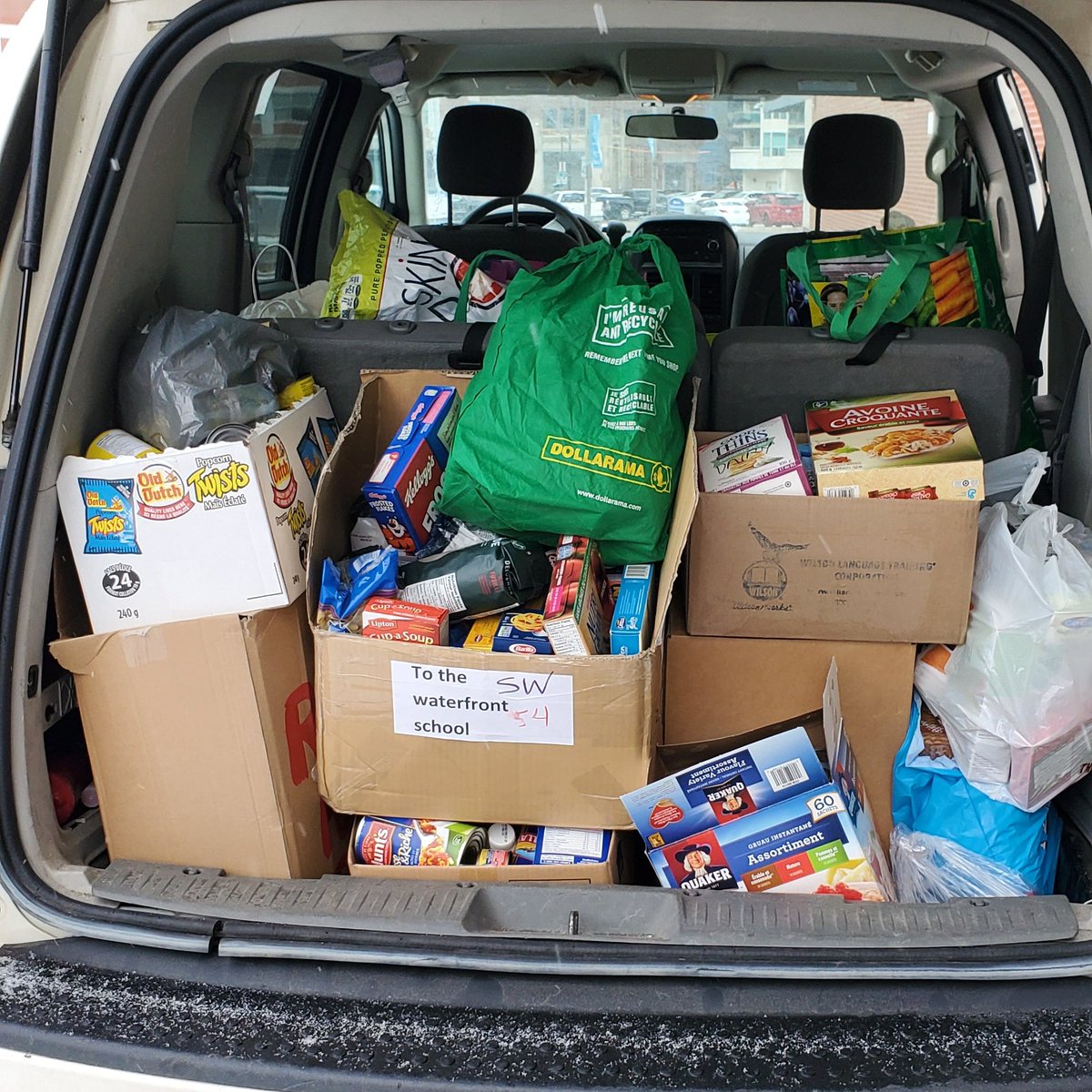Kuokster's tweet photo. Thank you to all the @TPS14Div local elementary school for all their support.  We filled 7 vans full of food for those who needs it for this #holidayseason. First up, @TDSB_Waterfront. @tdsb #HowWeDoItTPS https://t.co/W3xkiqCbkw