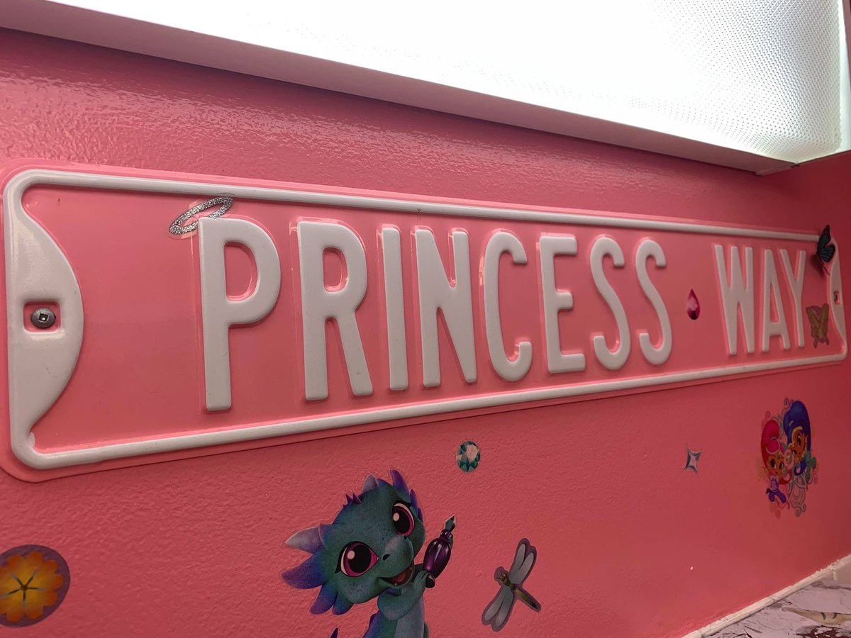 SkinDTattoo's tweet image. #princessway sign in claires #pinkprincessroom #corydonave #shoplocal #kidspiercing #infantpiercing #childernspiercing #byappointmentonly #piercingbyclairebeland #skindimensions #winnipegmoms #winnipeg #bodypiercer