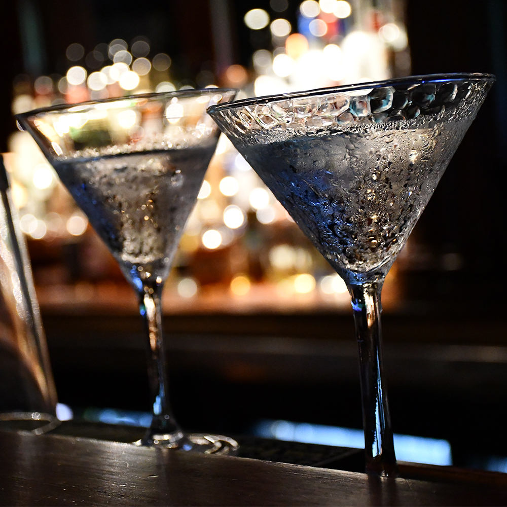 chophouse_13's tweet photo. Every Wednesday enjoy 2-for-1 drinks in The Oak Bar from 4pm to 6:30pm. https://t.co/lhuVBYJZeV