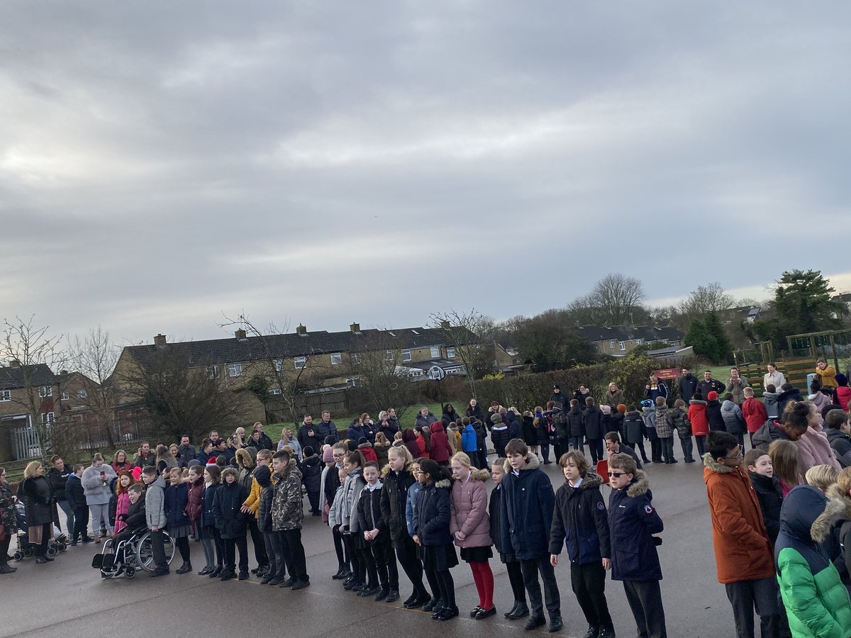 NET_Abbotsweld's tweet photo. Merry Christmas one and all
🎄 ❄️ ⛄️ 🎅
An amazing term rounded off by a carol concert in the winter sun.
Thank you Abbotsweld community!
#merrychristmas #AbbotsweldSELF #NETMusic #holidayseason #festivevibes #festiveseason #christmas @NETacademies @net_harlowpe https://t.co/ViyRt5IyEN