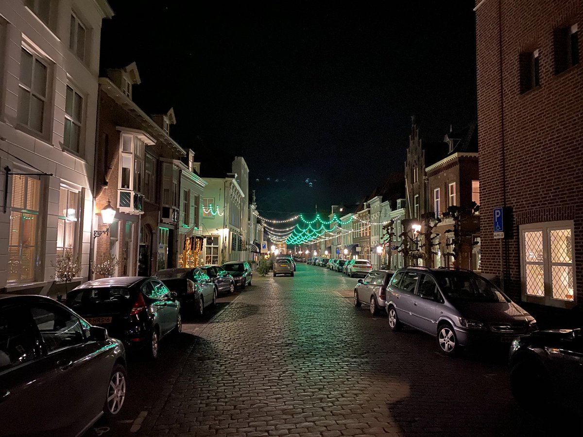 ThomBlankers's tweet photo. Wow! Heusden is natuurlijk altijd al een plaatje. Maar nu tijdens ‘Licht op de Vesting’ is het helemaal een juweel!
@RBTDeLangstraat #brabantisopen https://t.co/JrTHLqfG9x
