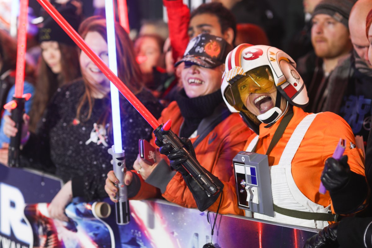 StarWarsUK's tweet image. Check out photos from the European Premiere of Star Wars: #TheRiseOfSkywalker