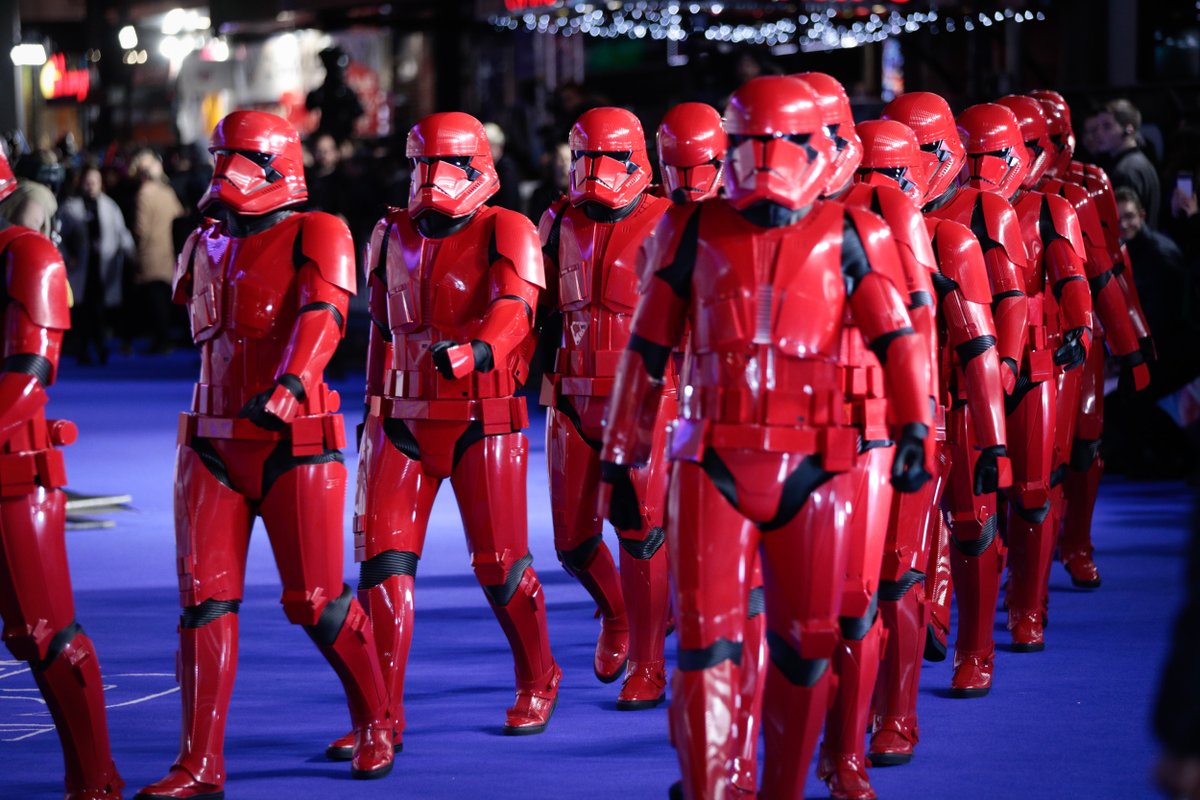 StarWarsUK's tweet image. Check out photos from the European Premiere of Star Wars: #TheRiseOfSkywalker
