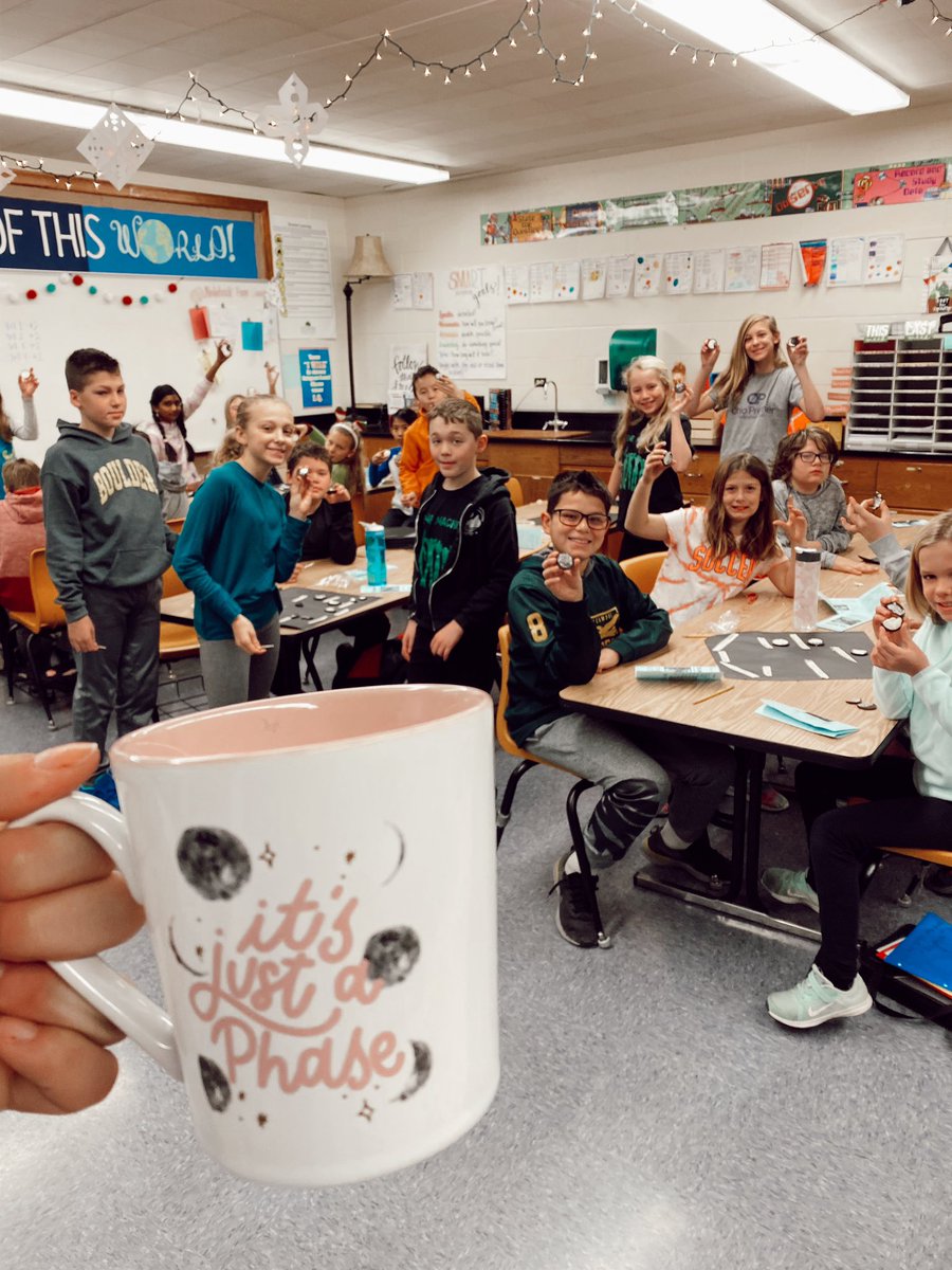 SycamoreRed's tweet photo. Oreo moon phases were a sucess! 🌕🌖🌗🌘🌑 one more day for these fifth graders until winter break ❄️☃️ @EHGreeneSchool https://t.co/LFqH0vh5WY