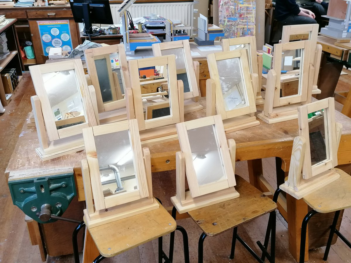TMC_MWT_CS's tweet photo. 2nd yrs hard work paying off with top quality work finished in time for Christmas... #workmanship #quality  #christmasdecorations #laminating https://t.co/0Hkq33WaxT