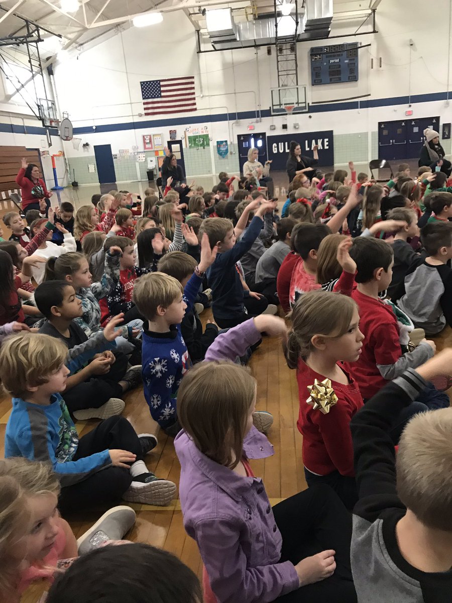 HeidiKimble3's tweet photo. We enjoyed Mr. Nott’s entertaining songs and stories this morning! Thank you for your visit. #glcskellogg https://t.co/8kUn5GJ9LF