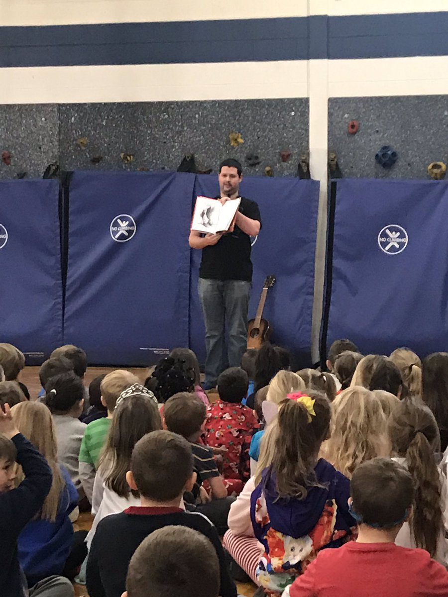HeidiKimble3's tweet photo. We enjoyed Mr. Nott’s entertaining songs and stories this morning! Thank you for your visit. #glcskellogg https://t.co/8kUn5GJ9LF