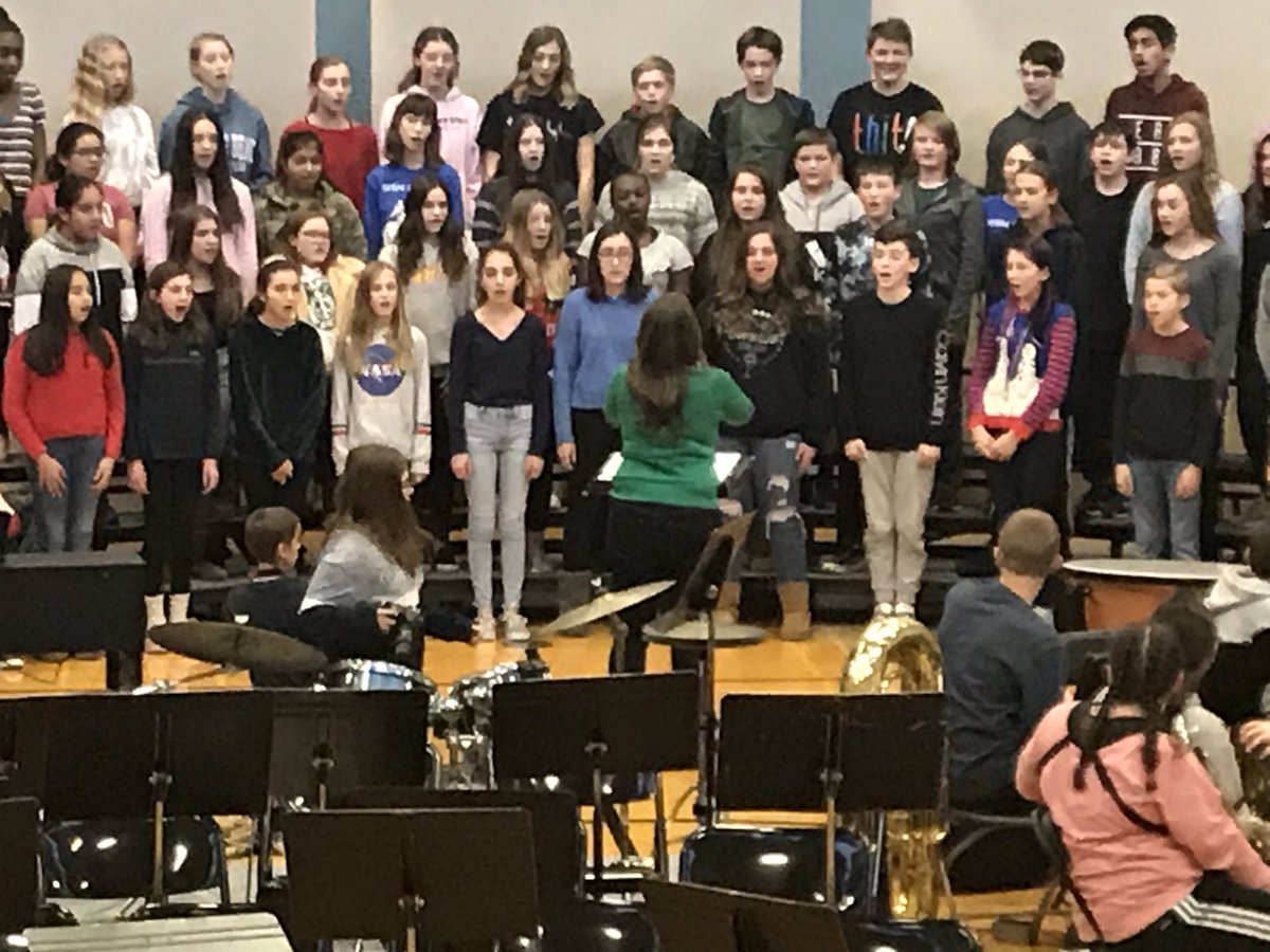 LippertJennifer's tweet photo. Our BOC students rock at the MSN Holiday Assembly! Love that we are learning about music, while we celebrate our Ss and holiday traditions. We are so proud of our talented Ss. And faculty. #MSNPride #D95Values #HighExpectations #Bethere https://t.co/NyfzC94j5h