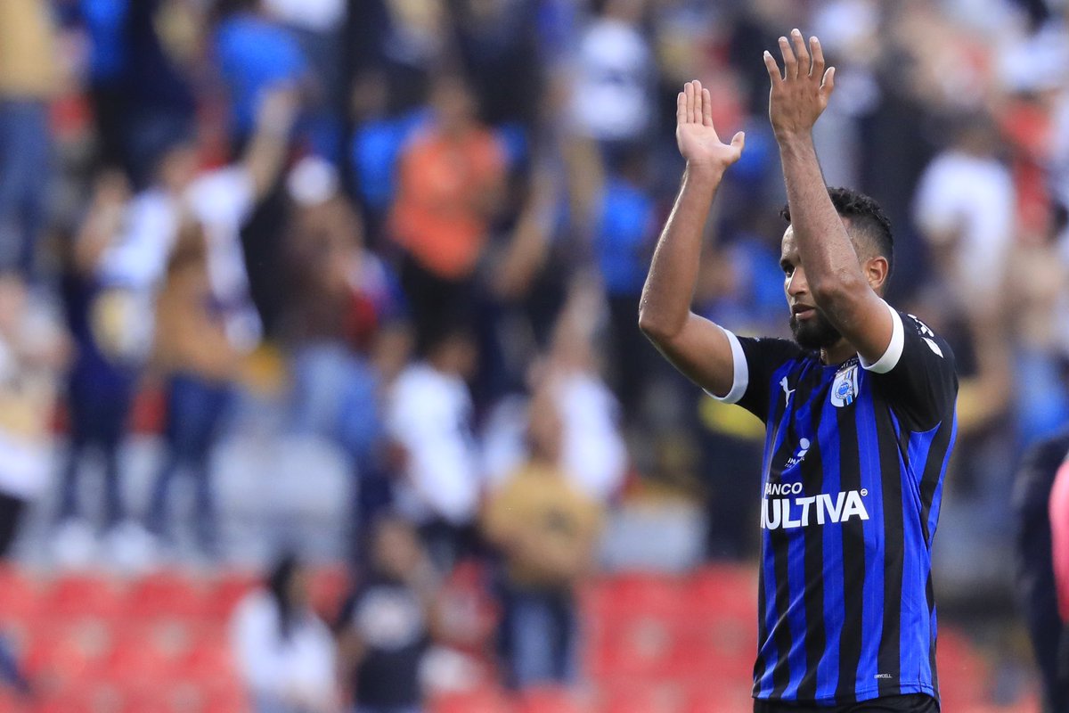 Respeto , admiración y mucho cariño para con uds GALLOS! 
Ahora solo tengo palabras de agradecimiento con todos los que conforman <a href="/Club_Queretaro/">Gallos Blancos 🐓</a> !
Me voy dejando una huella y me voy dejando una parte de mi corazón con uds. Los llevaré siempre en mi corazón GALLOS BLANCOS! 
🤜🏽🤛🏽