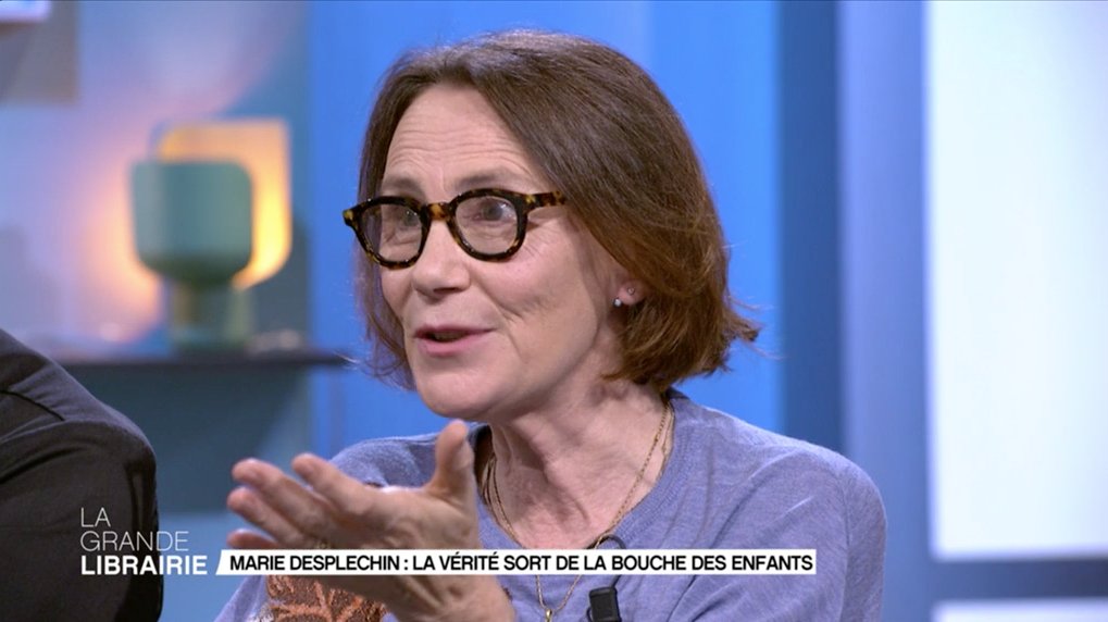 "Notre époque connaît des bouleversements énormes, pas seulement écologiques ou environnementaux mais également dans nos manières de penser et de nous organiser entre nous." Marie Desplechin #LGLf5 @France5tv